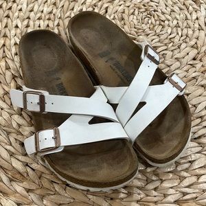 Birkenstock yao slides. Vegan. White